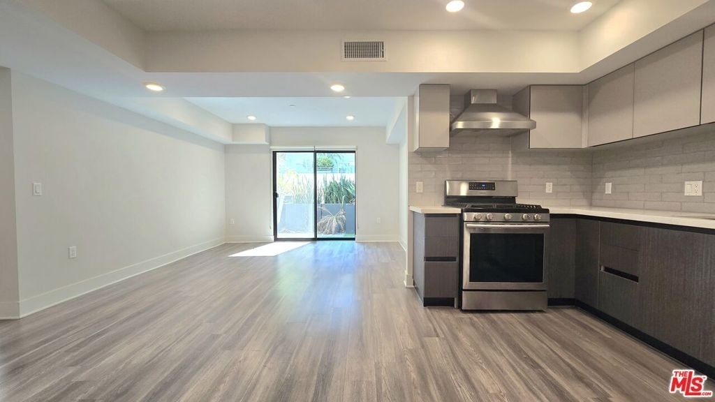 5030 Rosewood Avenue - Photo 1