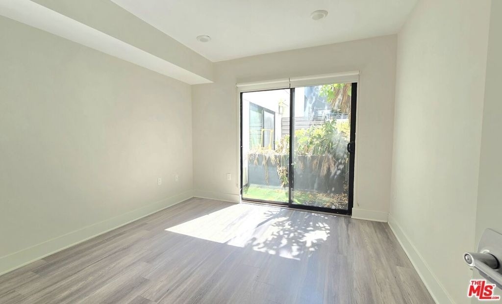 5030 Rosewood Avenue - Photo 5