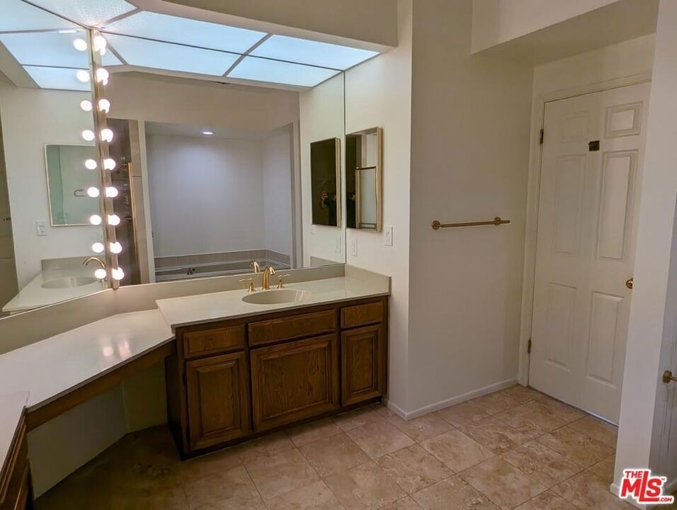 100 N Wetherly Drive - Photo 25