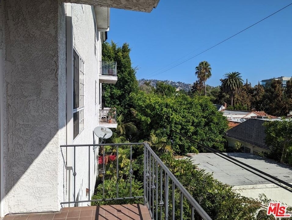 100 N Wetherly Drive - Photo 32