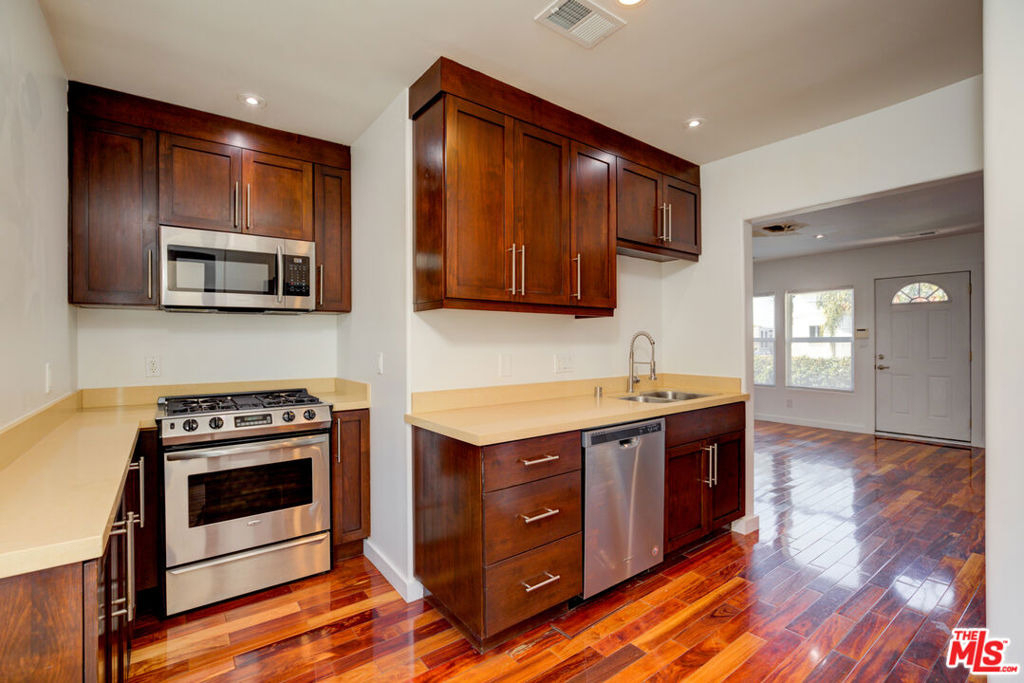 932 S Shenandoah Street - Photo 3