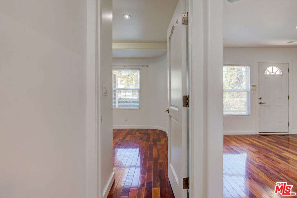 932 S Shenandoah Street - Photo 5