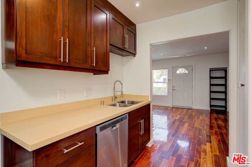 932 S Shenandoah Street - Photo 4