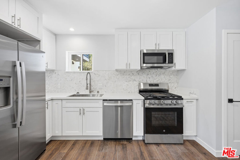 3121 Oakhurst Avenue - Photo 4