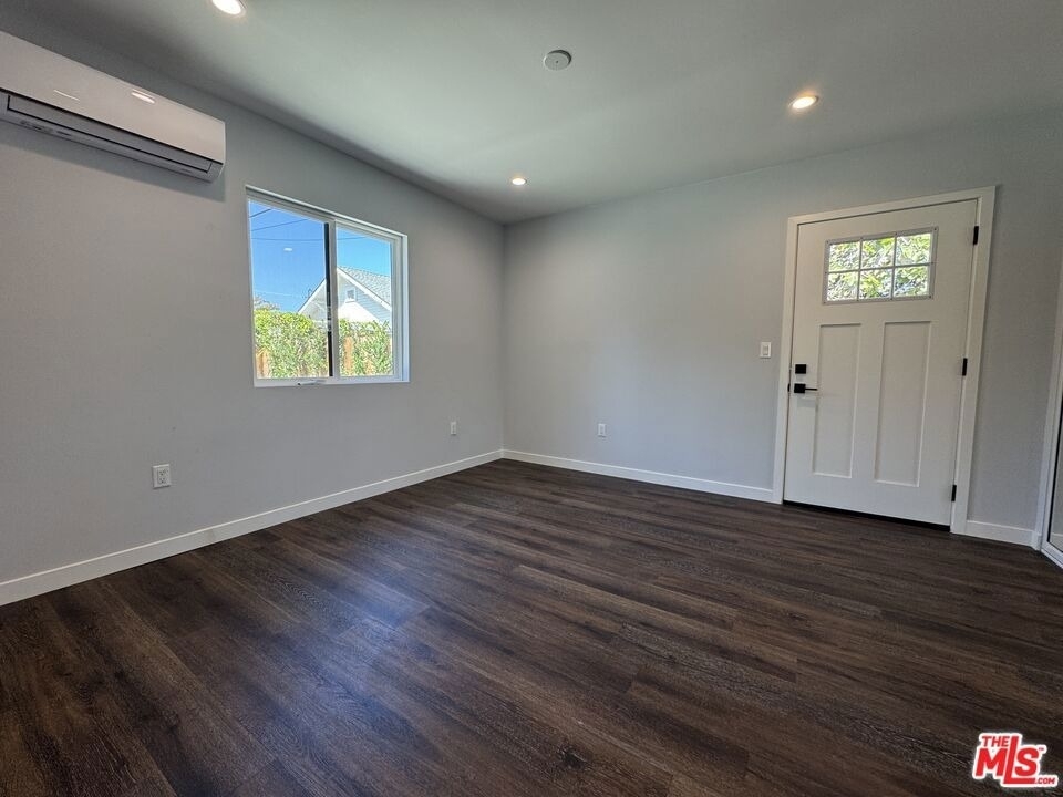 3121 Oakhurst Avenue - Photo 1
