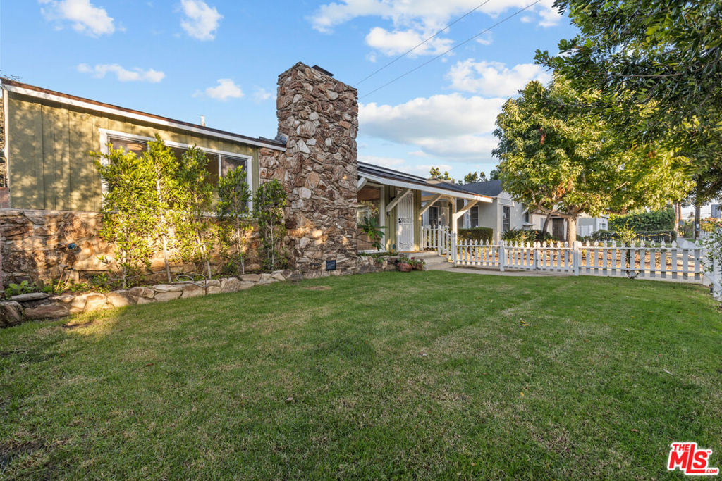 3760 Beethoven Street - Photo 1