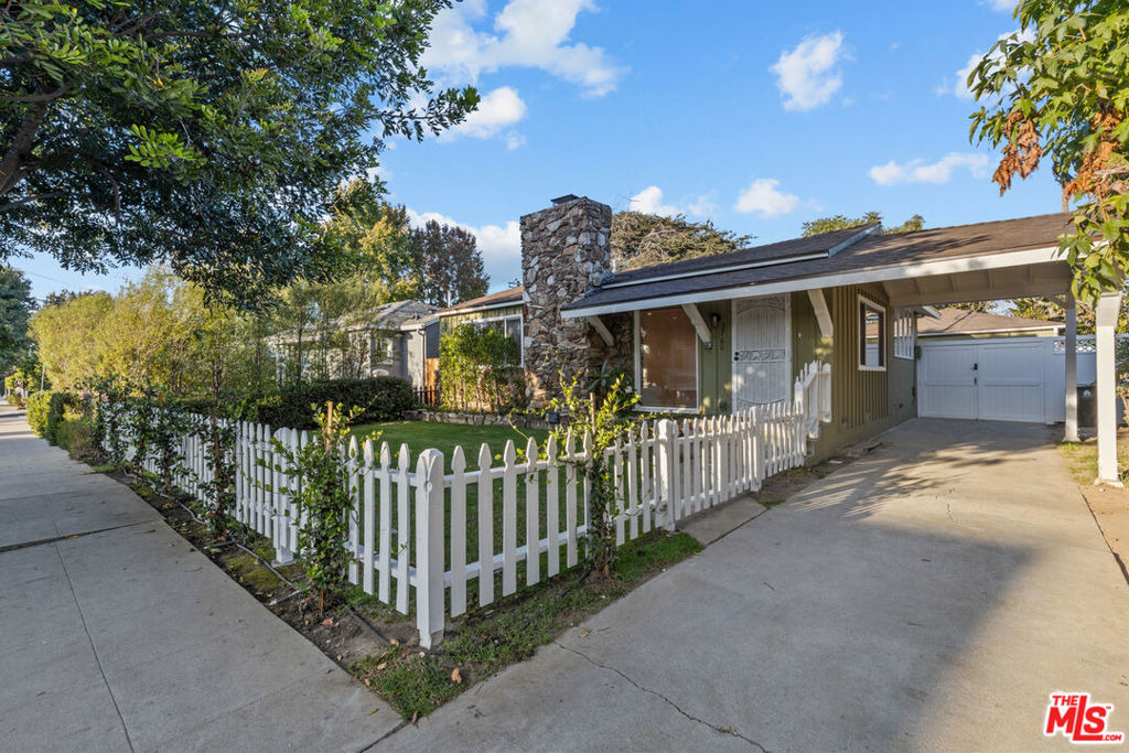 3760 Beethoven Street - Photo 2