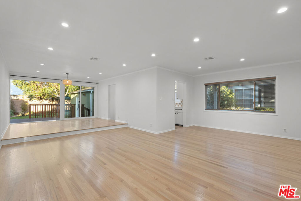 3760 Beethoven Street - Photo 7