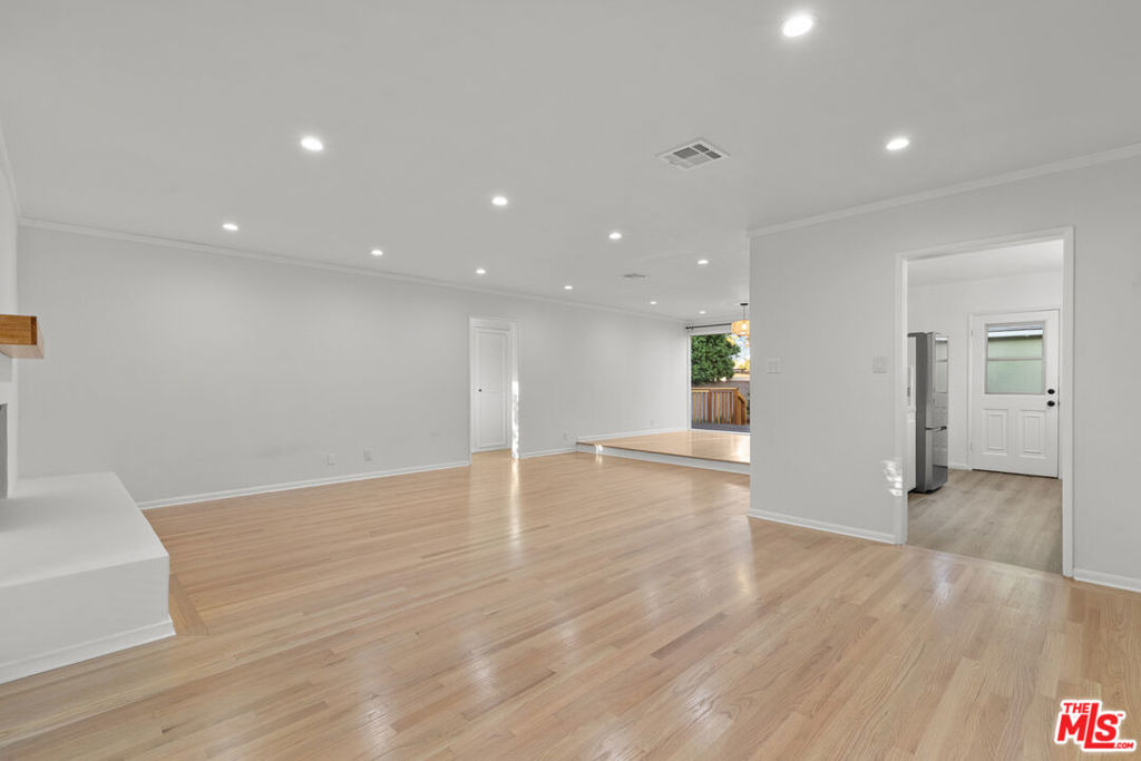 3760 Beethoven Street - Photo 4
