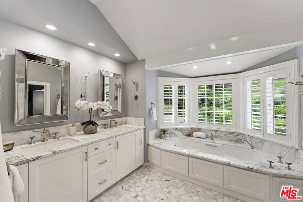 15938 Valley Vista Boulevard - Photo 20