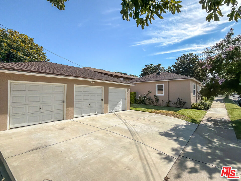 202 E Grand Avenue - Photo 23
