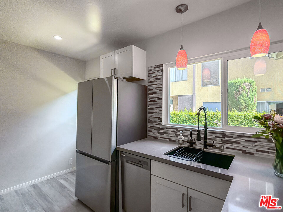 202 E Grand Avenue - Photo 10