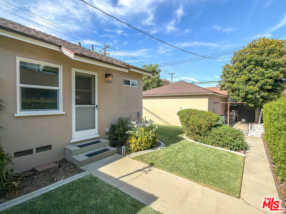 202 E Grand Avenue - Photo 21