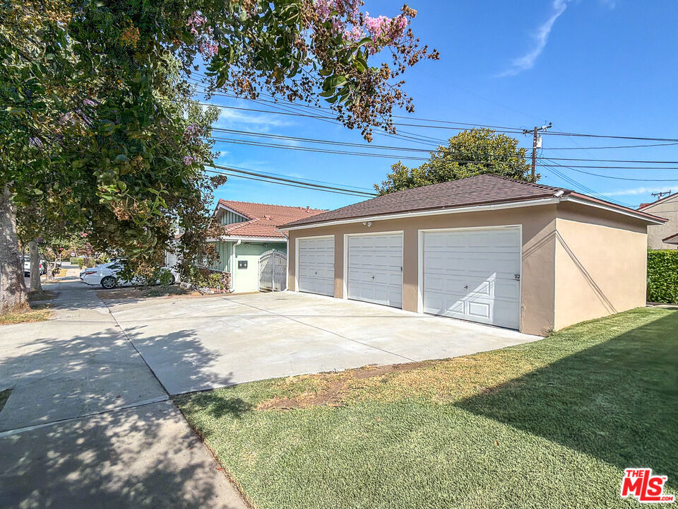 202 E Grand Avenue - Photo 22