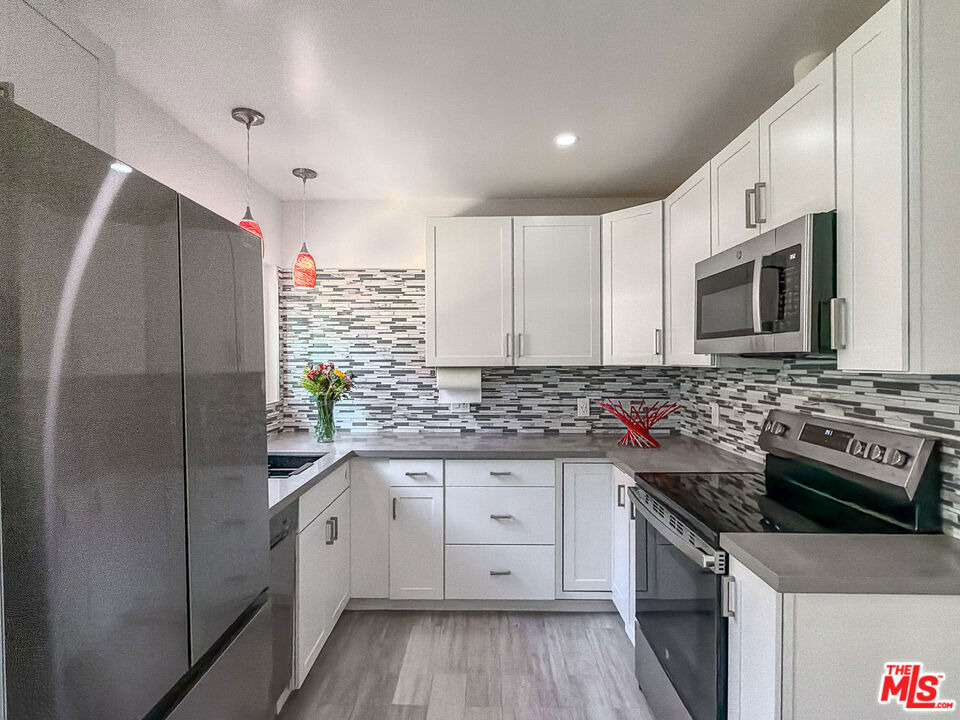202 E Grand Avenue - Photo 9