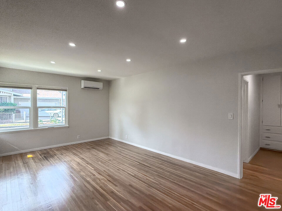 202 E Grand Avenue - Photo 7