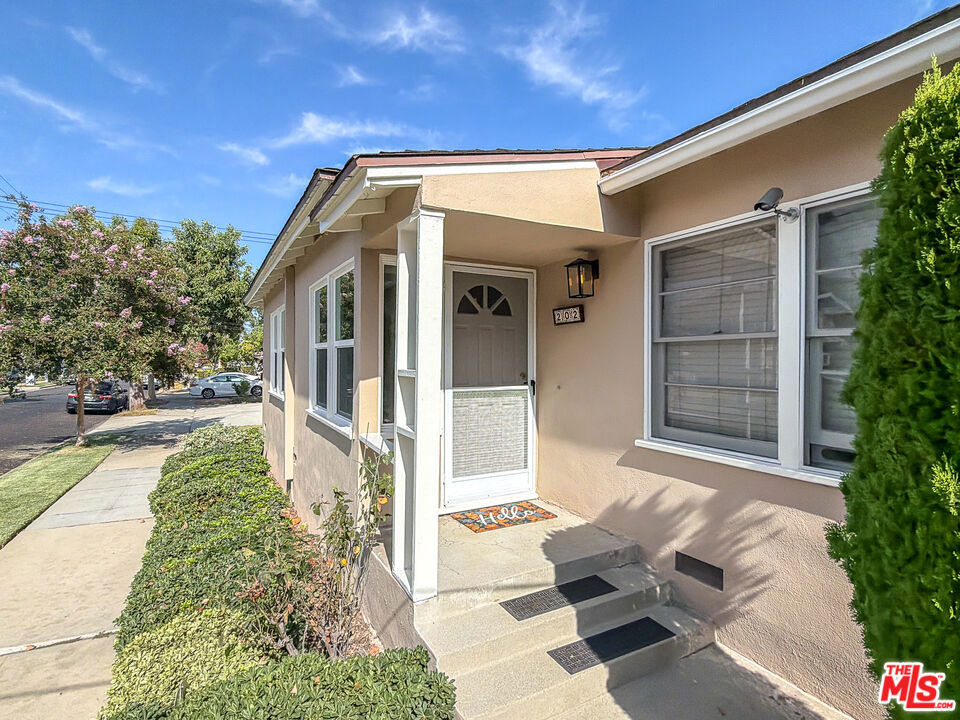 202 E Grand Avenue - Photo 3