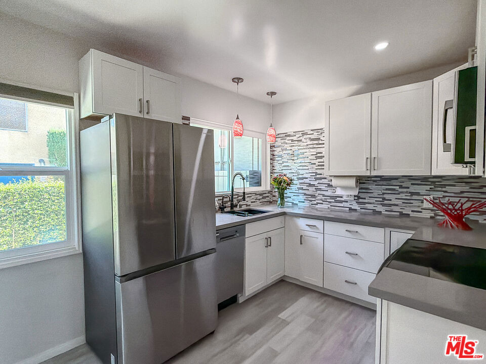 202 E Grand Avenue - Photo 8