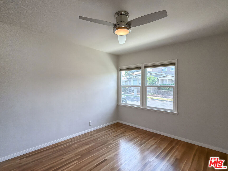 202 E Grand Avenue - Photo 19