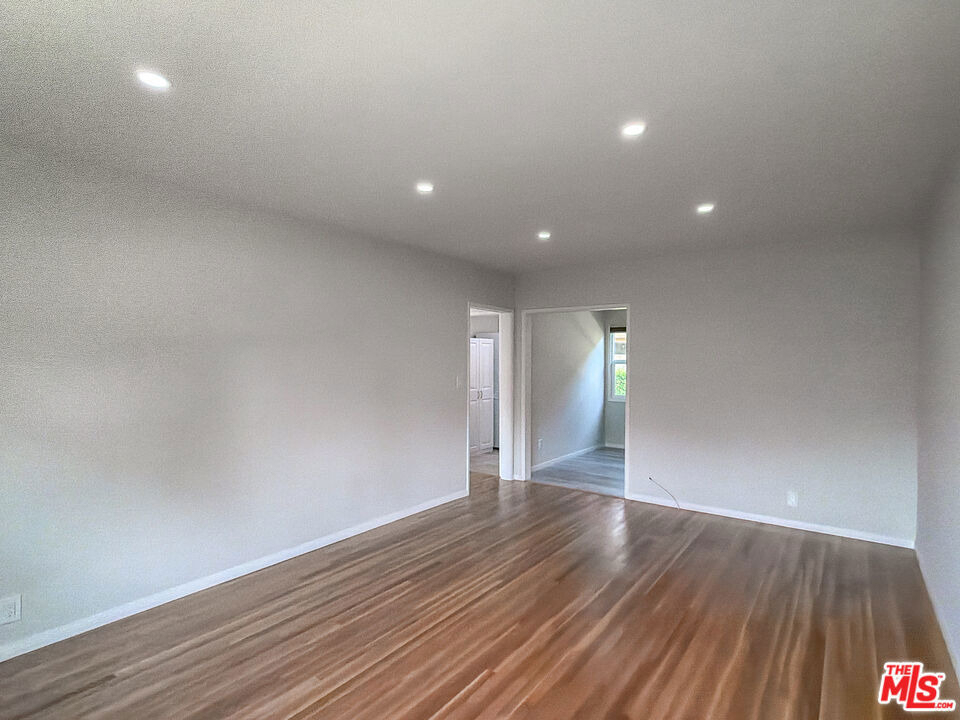 202 E Grand Avenue - Photo 4