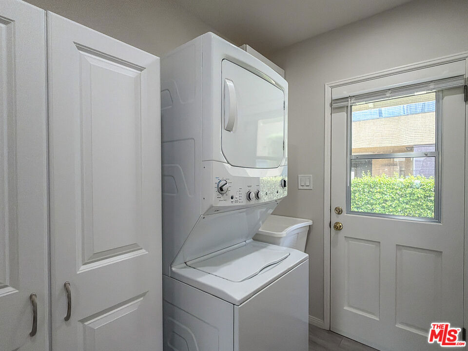 202 E Grand Avenue - Photo 12