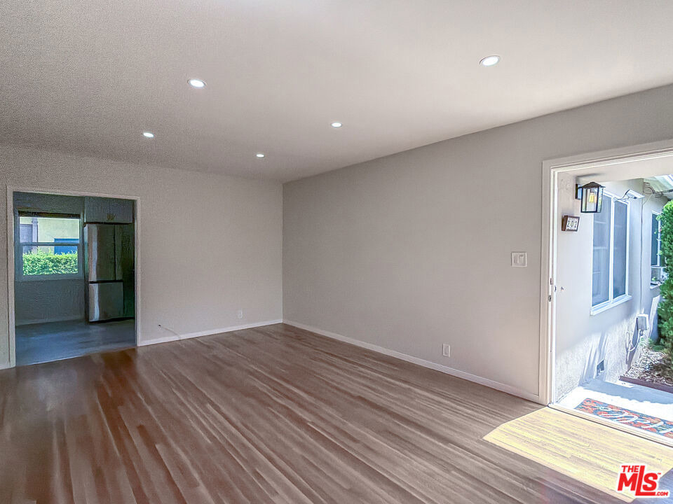202 E Grand Avenue - Photo 5
