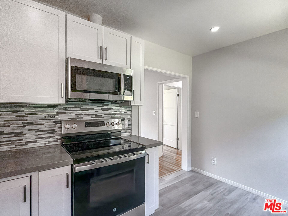 202 E Grand Avenue - Photo 11