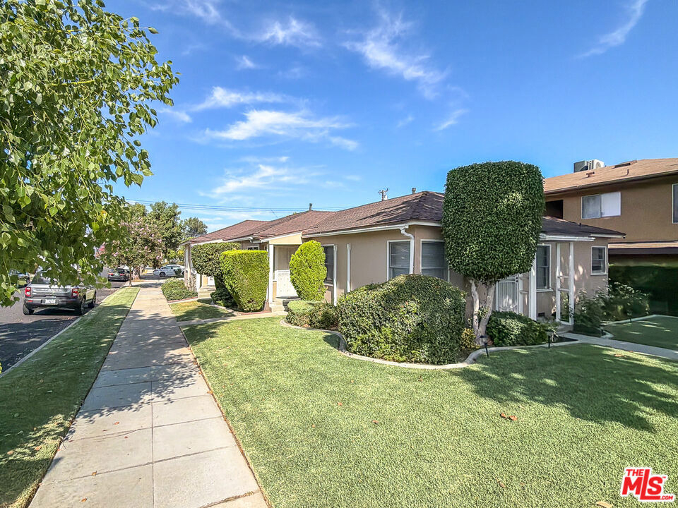 202 E Grand Avenue - Photo 0