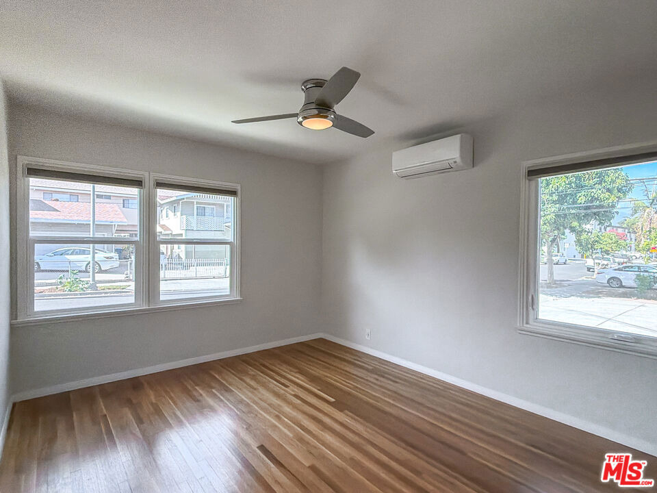 202 E Grand Avenue - Photo 16