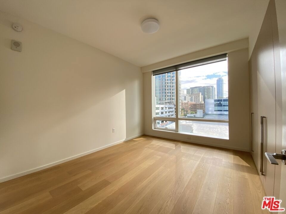 877 Francisco Street - Photo 7