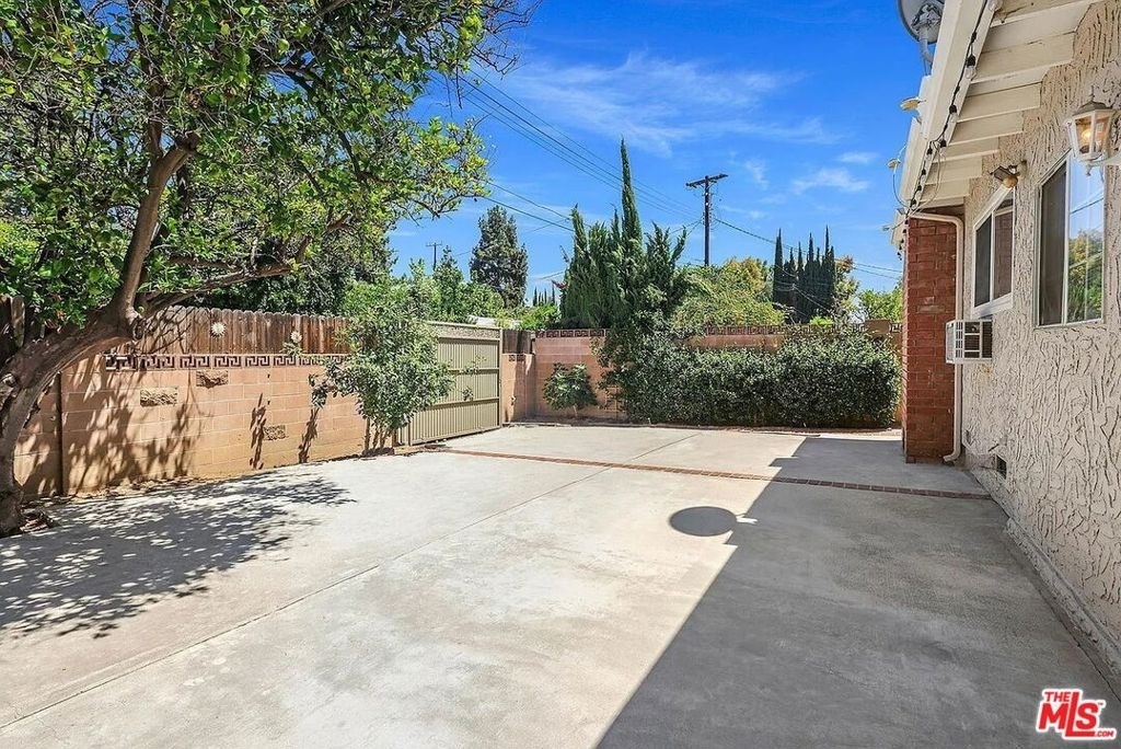 22459 Covello Street - Photo 28