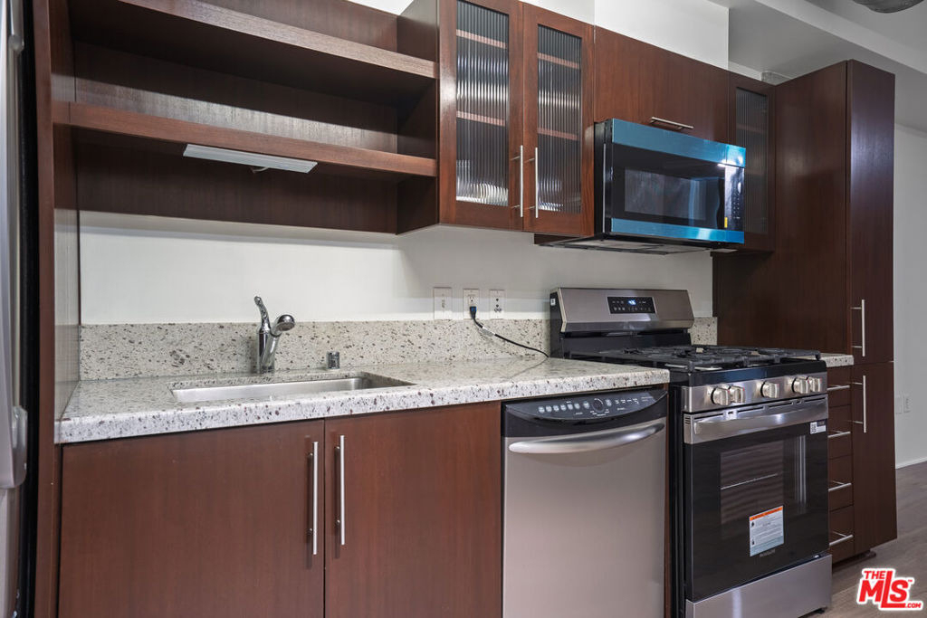 1111 S Grand Avenue - Photo 14