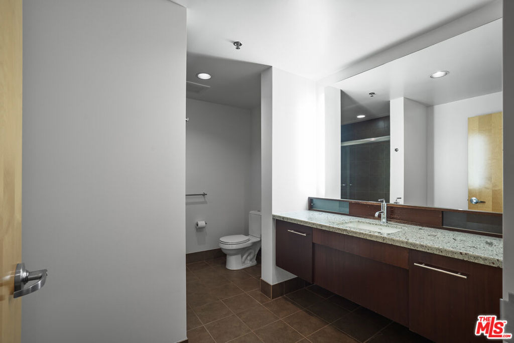 1111 S Grand Avenue - Photo 11
