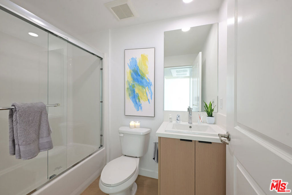 14606 Sylvan Street - Photo 6