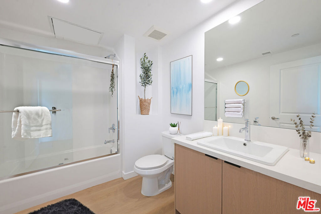 14606 Sylvan Street - Photo 5