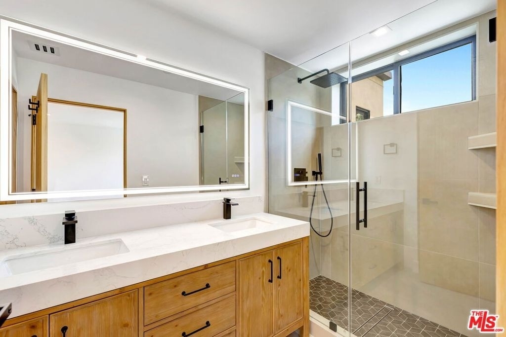 4329 Radford Avenue - Photo 7