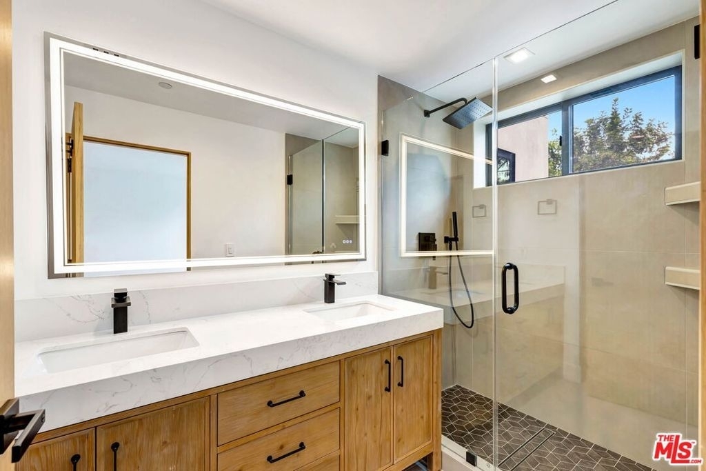 4329 Radford Avenue - Photo 11