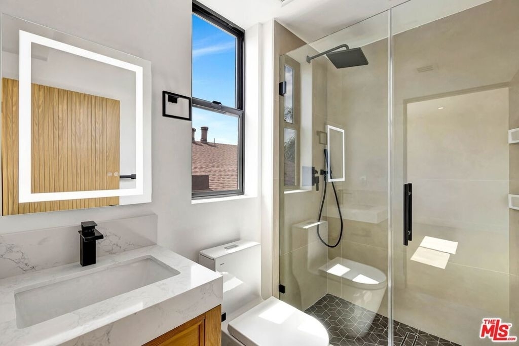4329 Radford Avenue - Photo 9