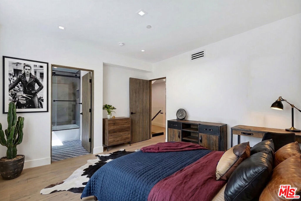 4329 Radford Avenue - Photo 12