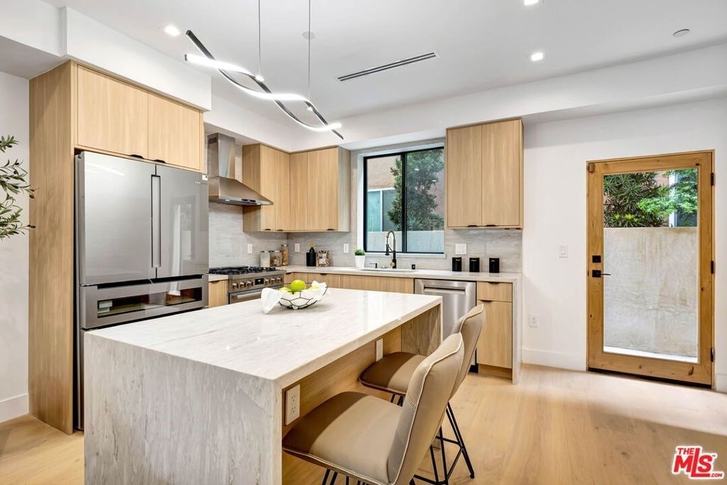 4329 Radford Avenue - Photo 4