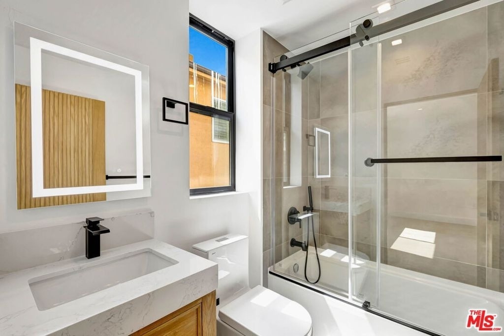 4329 Radford Avenue - Photo 13