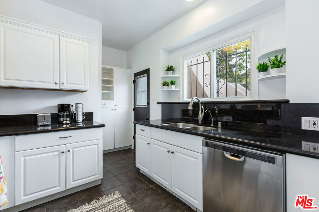 8022 Hollywood Boulevard - Photo 19