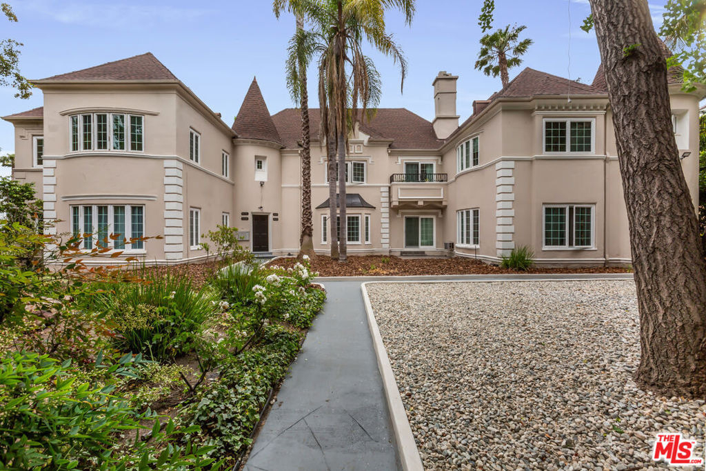 8022 Hollywood Boulevard - Photo 1