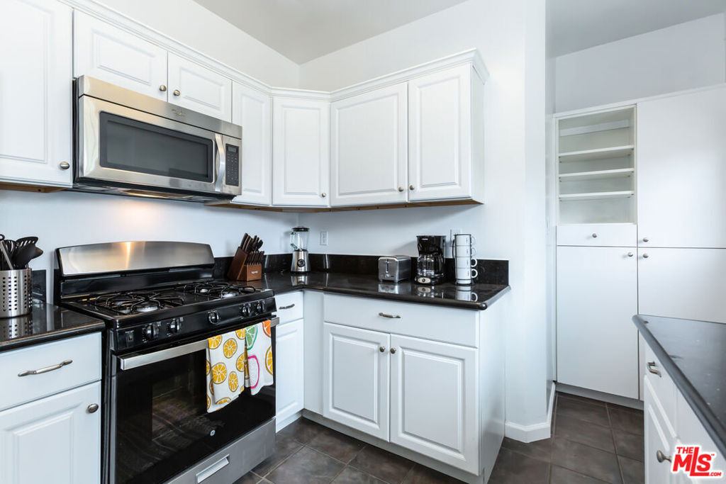 8022 Hollywood Boulevard - Photo 20