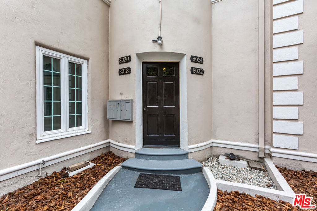8022 Hollywood Boulevard - Photo 2