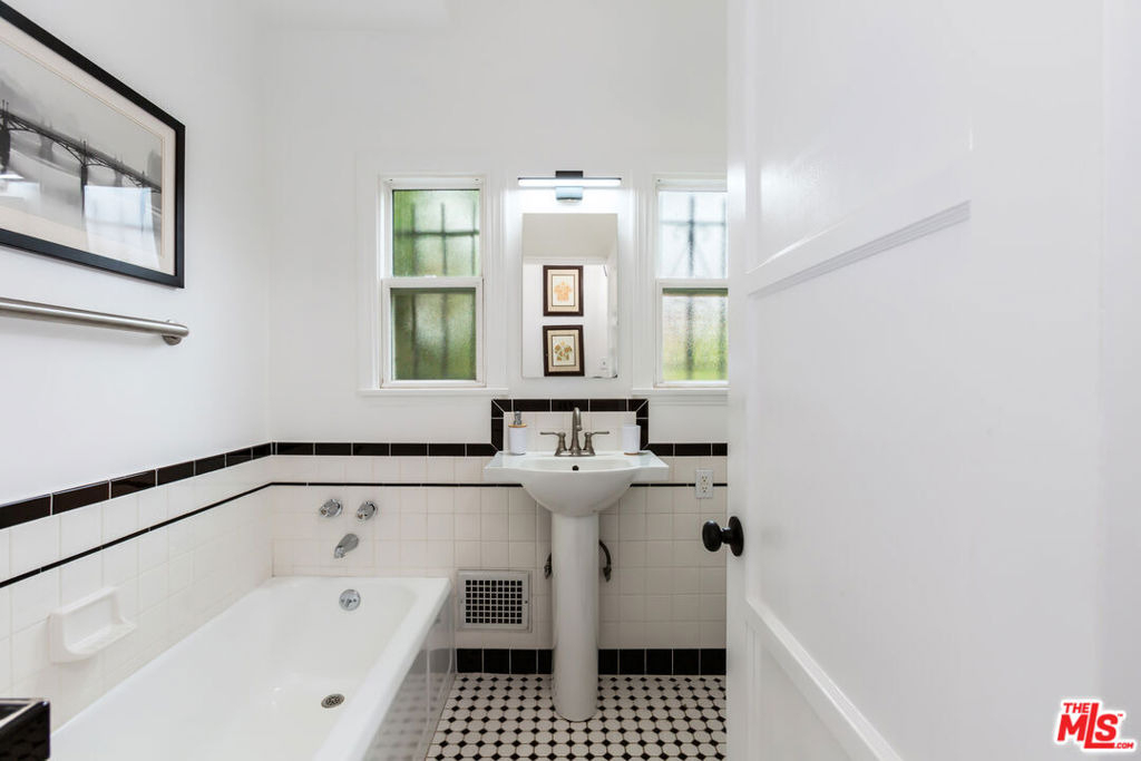 8022 Hollywood Boulevard - Photo 14