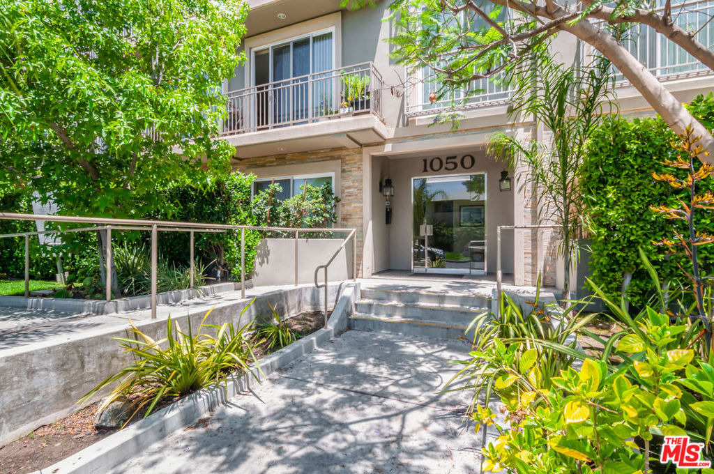 1050 Holt Avenue - Photo 20