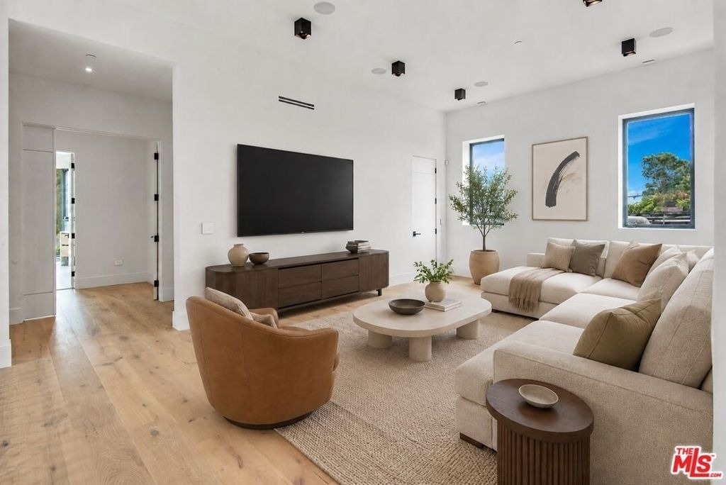 1030 Centinela Avenue - Photo 12
