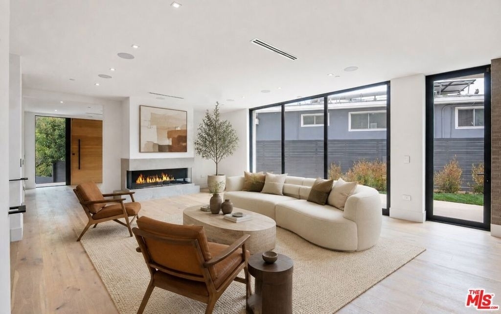 1030 Centinela Avenue - Photo 3
