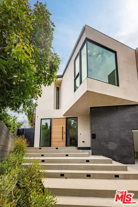1030 Centinela Avenue - Photo 1